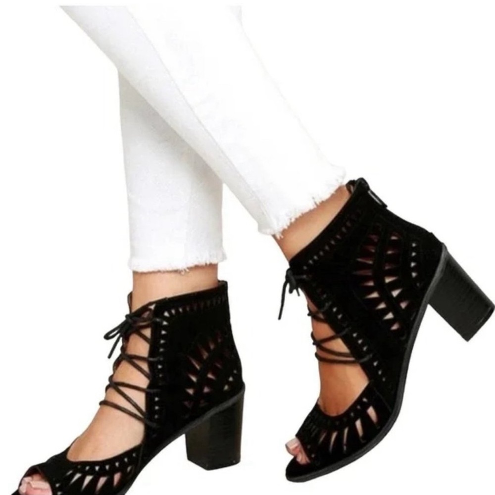 Vince Camuto Women's TARITA Cutout Lace-Up Sandal in Black Size 7W (wide)